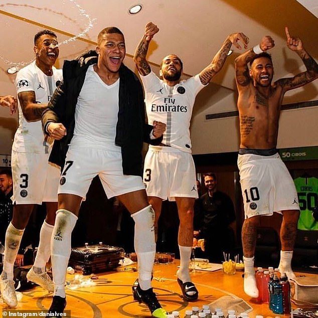ฟุตบอลไทย pantip PSG's Neymar and Dani Alves celebrate win over Liverpool with dance